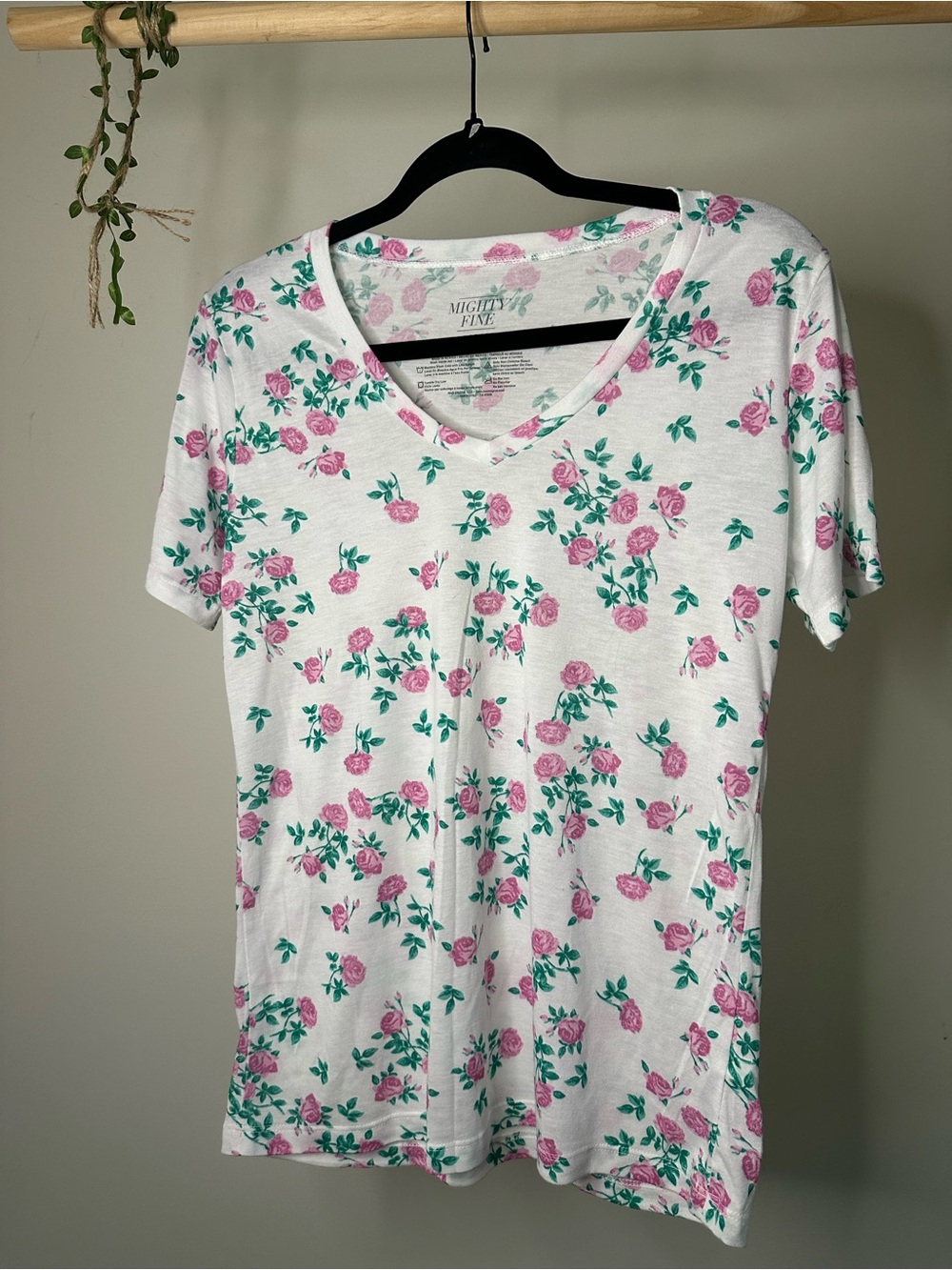 Women’s L | Mighty Fine White Pink Floral Rose Print V-Neck Short Sleeve T-Shirt